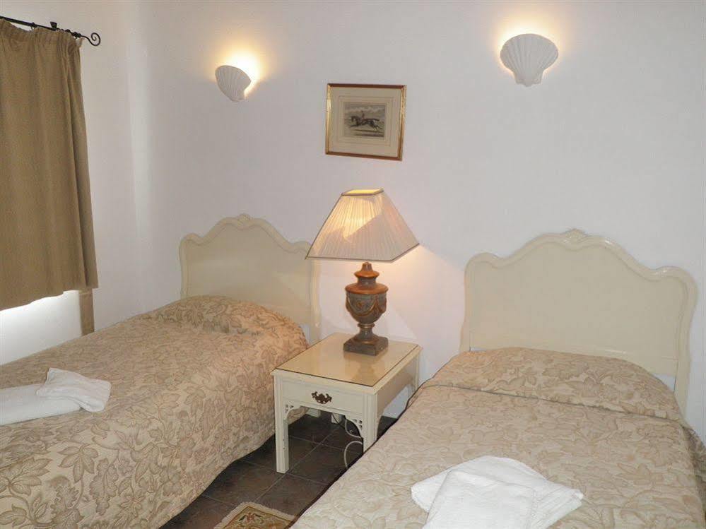 Palm Bay Apartments Luz Esterno foto